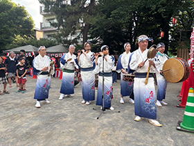 たなし連の皆様と子供達の演舞模様